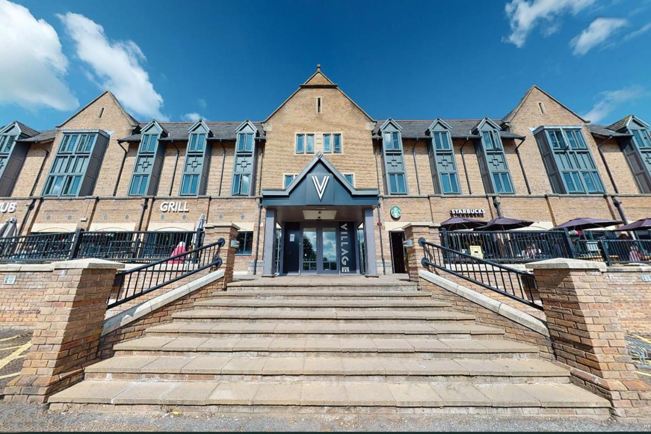 Village Hotel Leeds North Exterior foto
