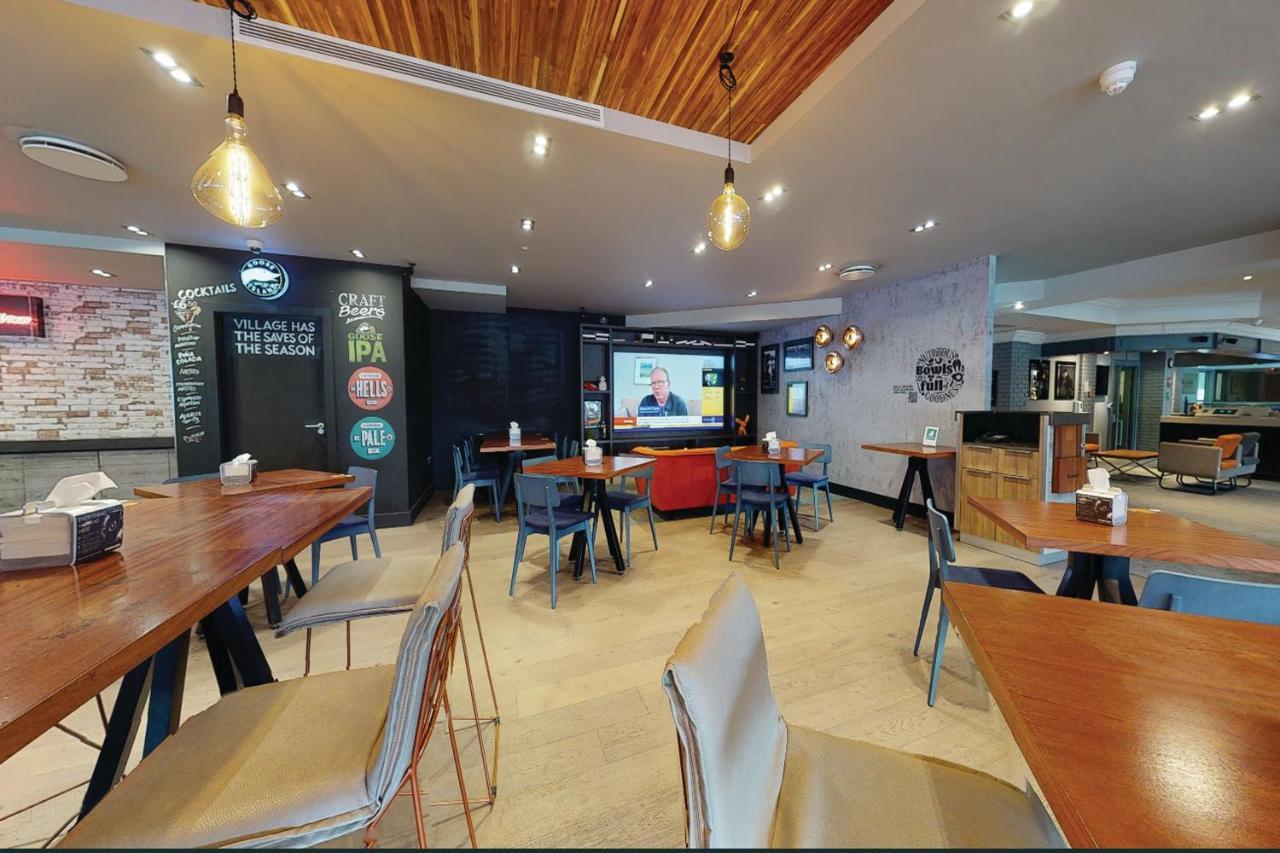 Village Hotel Leeds North Exterior foto