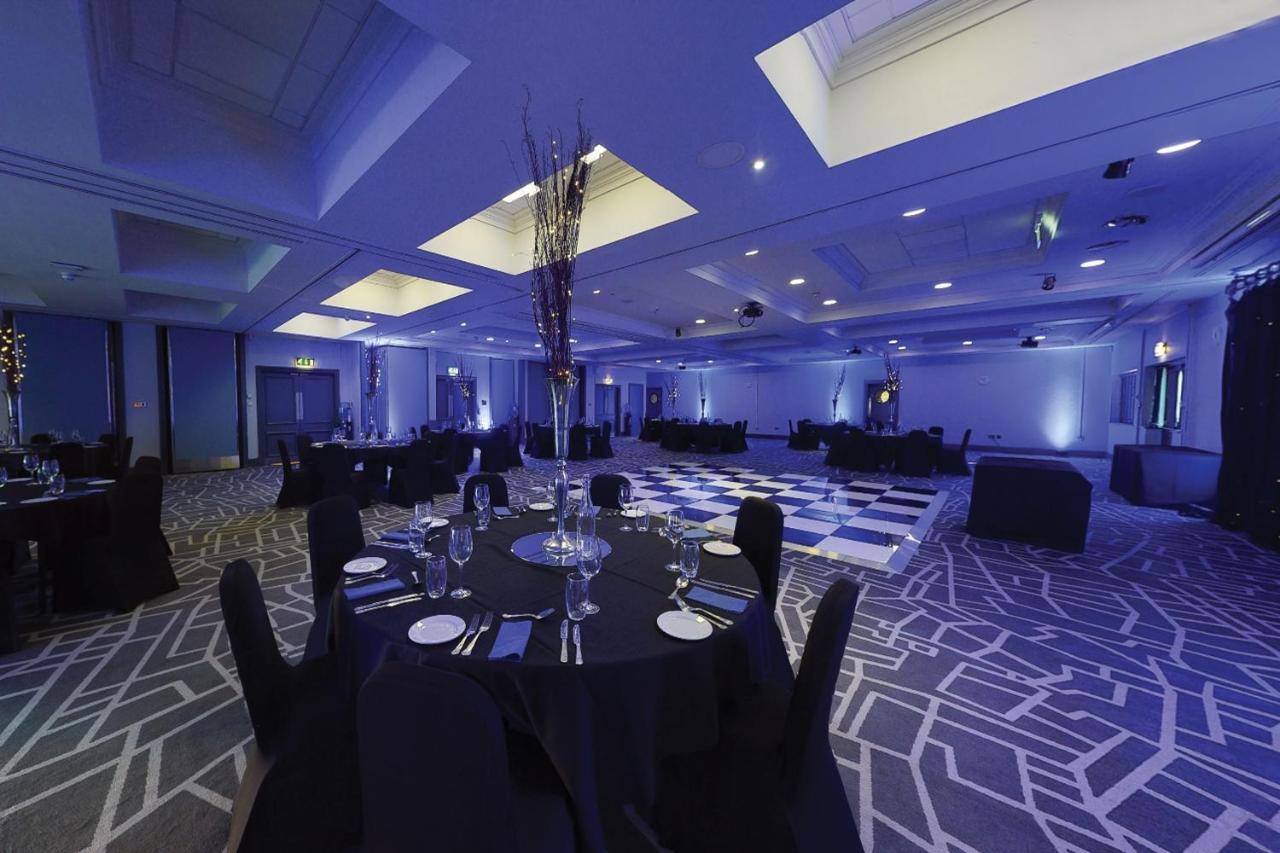 Village Hotel Leeds North Exterior foto