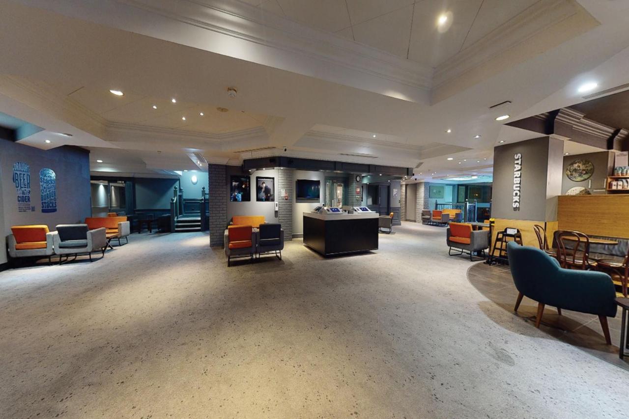 Village Hotel Leeds North Exterior foto