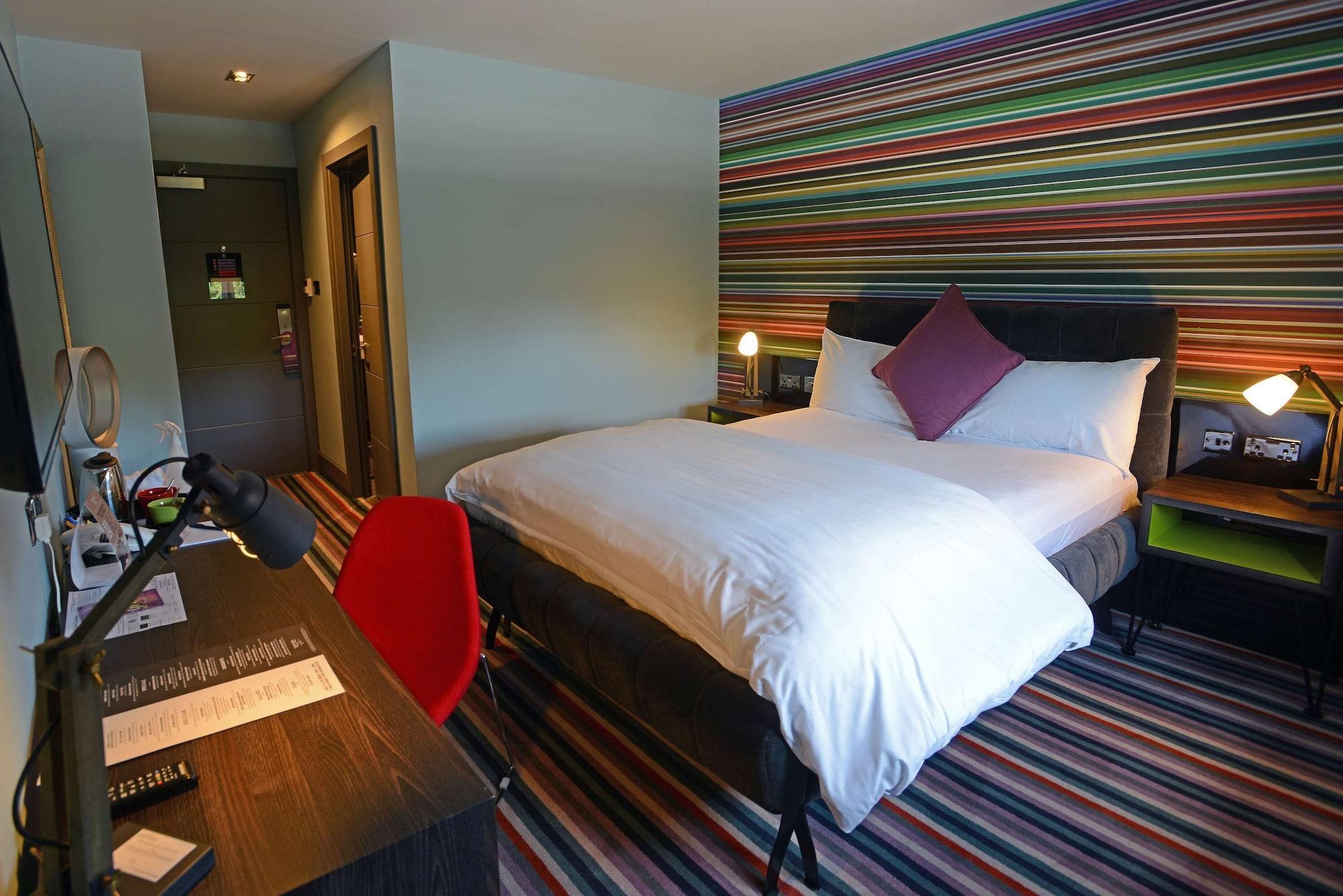 Village Hotel Leeds North Exterior foto