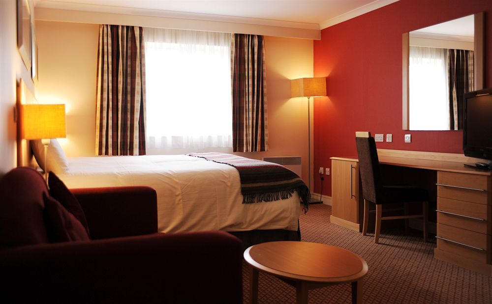 Village Hotel Leeds North Exterior foto