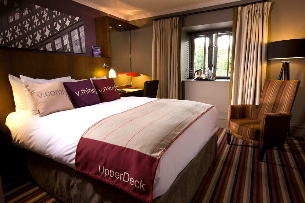 Village Hotel Leeds North Exterior foto