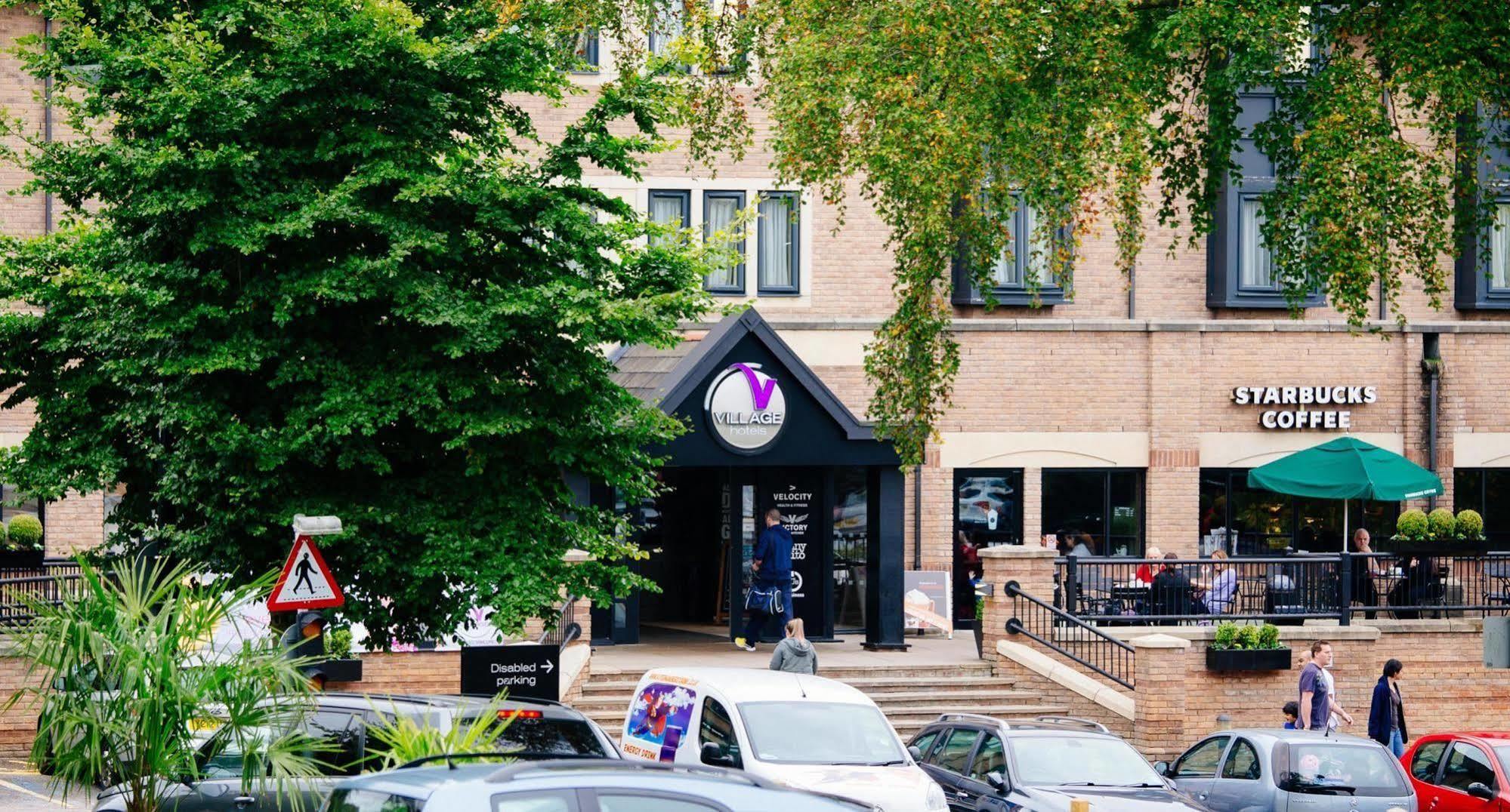 Village Hotel Leeds North Exterior foto